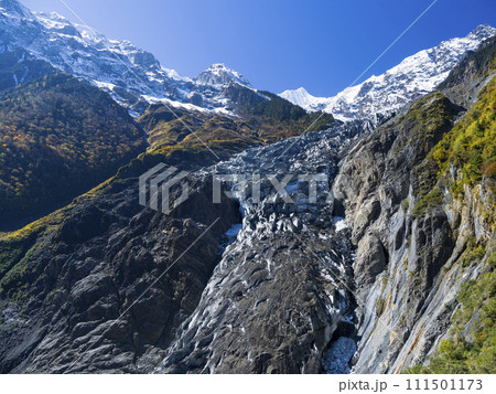 中国雲南省徳欽県 明永氷河と梅里雪山 Mingyong glacier, Deqin, China 111501173