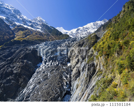 中国雲南省徳欽県 明永氷河と梅里雪山 Mingyong glacier, Deqin, China 111501184