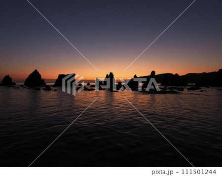 和歌山 串本 夜明けの橋杭岩 和歌山 串本 夜明けの橋杭岩 111501244