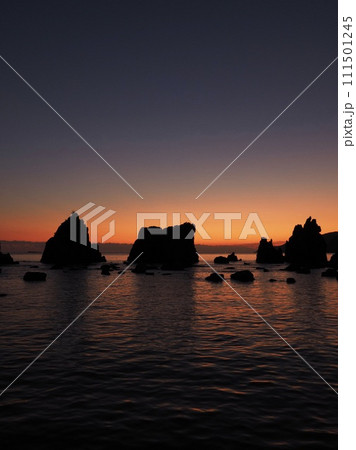 和歌山 串本 夜明けの橋杭岩 和歌山 串本 夜明けの橋杭岩 111501245