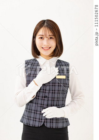 若い女性　ビジネス　20代　制服　白手袋 111502678