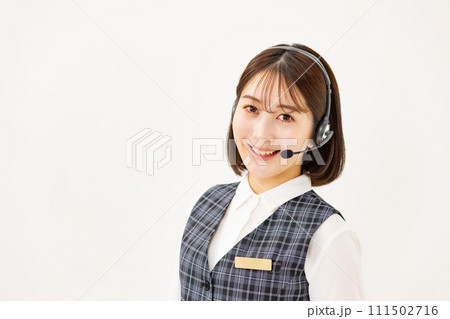 若い女性 ビジネス 20代 制服 ヘッドセット 若い女性 ビジネス 20代 制服 ヘッドセット 111502716