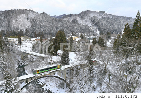 雪景色の只見線 雪景色の只見線 111503172