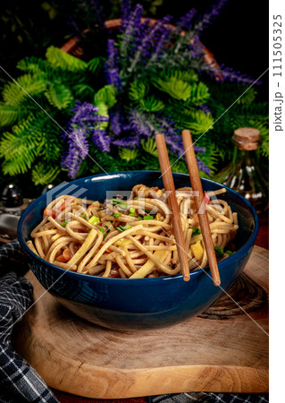 Fried noodles with chicken and vegetables. 111505325