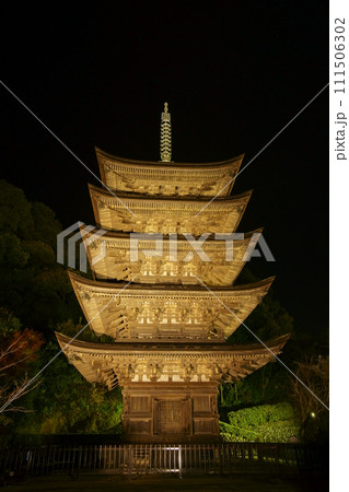 瑠璃光寺 国宝 ライトアップ 夜景 瑠璃光寺 国宝 ライトアップ 夜景 111506302