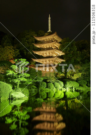 瑠璃光寺 国宝 ライトアップ 夜景 瑠璃光寺 国宝 ライトアップ 夜景 111506318