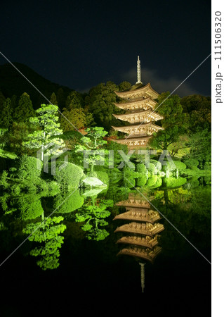 瑠璃光寺　国宝　ライトアップ　夜景 111506320
