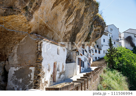 The beautiful village of Setenil de las Bodegas on a sunny summer day. Provice of Cadiz, Andalusia, Spain 111506994