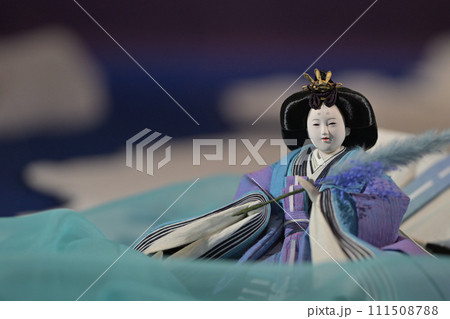 鮮やかな装飾の雛人形 ひな祭り 3月 鮮やかな装飾の雛人形 ひな祭り 3月 111508788