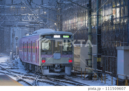 京王線 京王電鉄 動物園線 雪の日 雪 無人 京王帝都電鉄 多摩動物公園ラッピング 京王線 京王電鉄 動物園線 雪の日 雪 無人 京王帝都電鉄 多摩動物公園ラッピング 111509607