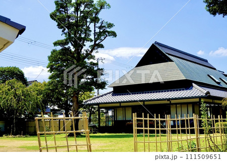 吹田歴史文化まちづくりセンター（浜屋敷）の建物が見える風景　大阪府吹田市 111509651