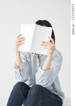 The young woman is holding book 111510077