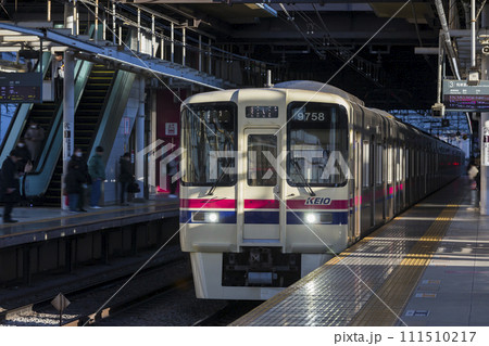 京王線　新宿行き　通勤　車体　車両基地　高幡不動駅ホーム　高幡不動検車区　高幡不動　各駅停車 111510217