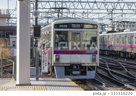 京王線　新宿行き　通勤　車体　車両基地　高幡不動駅ホーム　高幡不動検車区　高幡不動　各駅停車 111510220