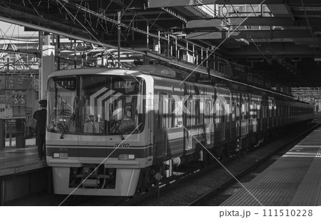 京王線　新宿行き　通勤　車体　車両基地　高幡不動駅ホーム　高幡不動検車区　高幡不動　各駅停車 111510228
