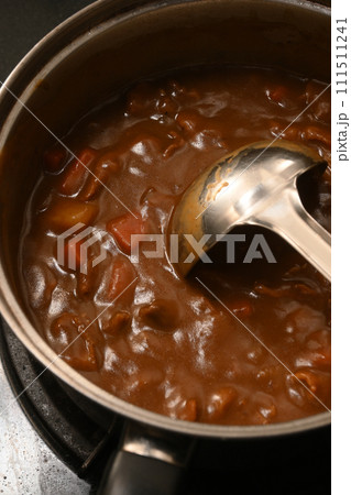 鍋に入った出来たてのカレールウ 鍋に入った出来たてのカレールウ 111511241