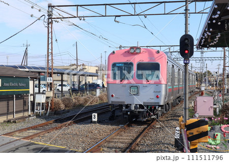 上毛電鉄上毛線 大胡駅付近を走行する電車 111511796