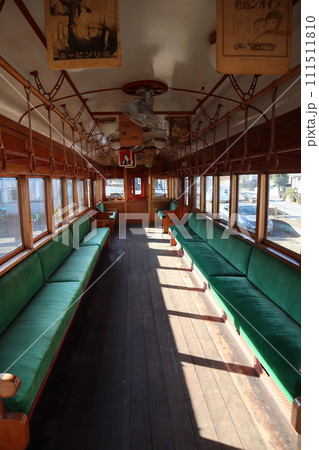 レトロな電車の車内（上毛電鉄上毛線 大胡電車庫 デハ101） 111511810