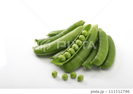 白バックの房付きのグリーンピース 111512796