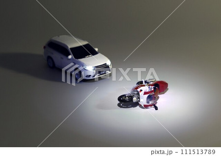 夜間自動車事故 保険 イメージ 夜間自動車事故 保険 イメージ 111513789