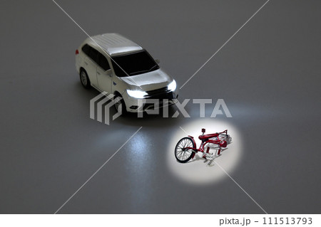 夜間自動車事故 保険 イメージ 夜間自動車事故 保険 イメージ 111513793