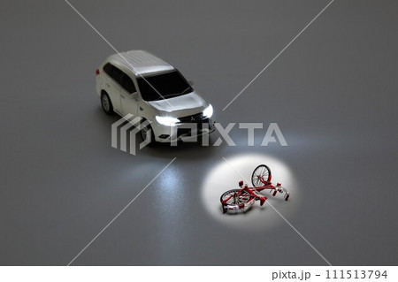 夜間自動車事故 保険 イメージ 夜間自動車事故 保険 イメージ 111513794