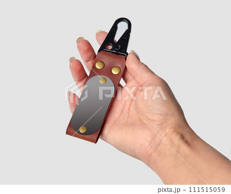 Female hand displaying bespoke brown leather keychain with baby photo 111515059