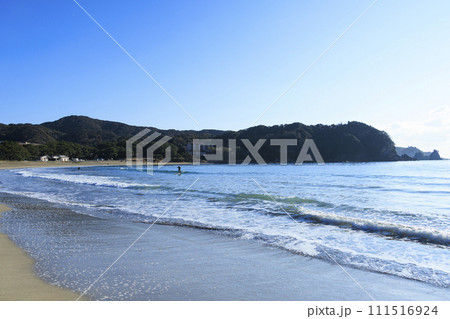 伊豆半島の太平洋を望む静岡県賀茂郡南伊豆町の弓ヶ浜(冬) 伊豆半島の太平洋を望む静岡県賀茂郡南伊豆町の弓ヶ浜(冬) 111516924
