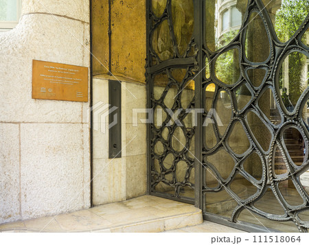 スペイン・バルセロナ 「カサ・ミラ」のエントランス / Casa Mila, Barcelona スペイン・バルセロナ 「カサ・ミラ」のエントランス / Casa Mila, Barcelona 111518064