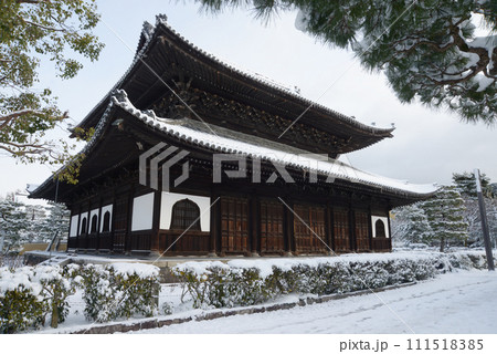 雪の建仁寺　法堂　京都市東山区 111518385