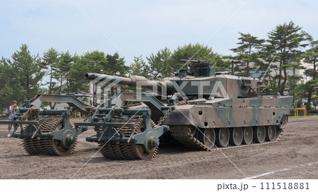 92式地雷原処理ローラ付90式戦車 111518881