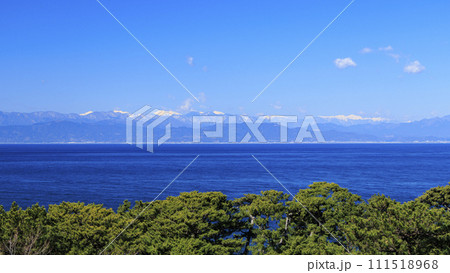 駿河湾から富士山を望む（伊豆半島の静岡県土肥） 111518968