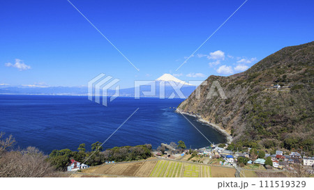 駿河湾から富士山を望む（煌めきの丘） 111519329
