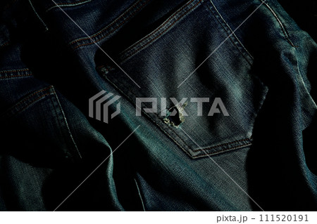 ポケットに穴の空いたジーパン 111520191