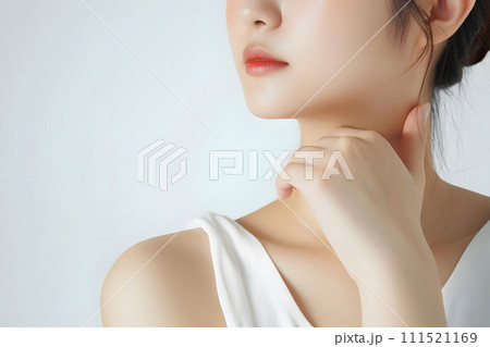 洗練された美しいネックのアジア人女性 洗練された美しいネックのアジア人女性 111521169