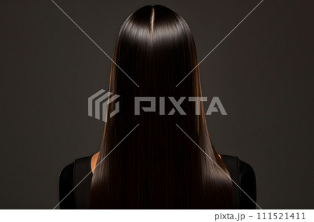 シルキーで健康的なロングブラックヘアを持つアジア人女性 シルキーで健康的なロングブラックヘアを持つアジア人女性 111521411