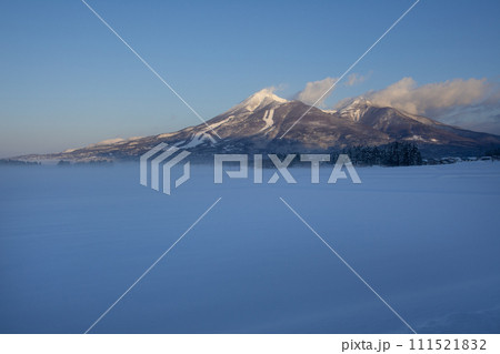 冬の磐梯山 111521832