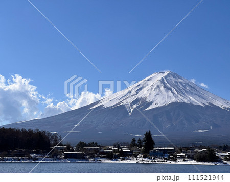 河口湖から見る富士山 河口湖から見る富士山 111521944