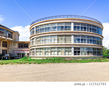 室蘭市立絵鞆小学校 2棟の円形校舎 室蘭市立絵鞆小学校 2棟の円形校舎 111522783