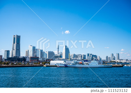 神奈川県横浜みなとみらいの都市風景 111523132