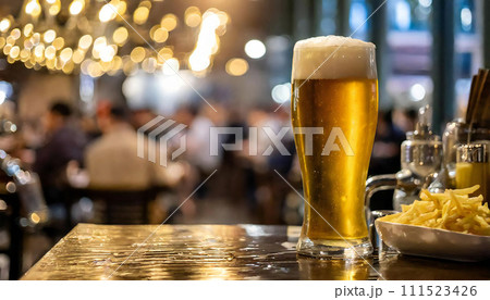 美味しそうな生ビール 美味しそうな生ビール 111523426