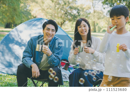 ピクニックの両親 111523680
