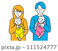 ぐずる赤ちゃんをあやす夫婦 111524777