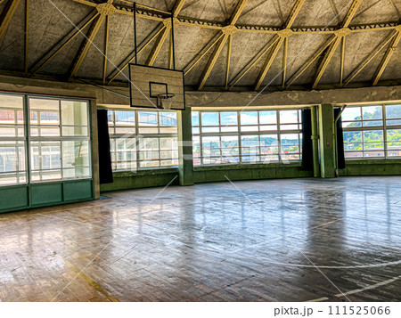 室蘭市立旧絵鞆小学校体育館棟 体育館内観 北海道室蘭市 秋 室蘭市立旧絵鞆小学校体育館棟 体育館内観 北海道室蘭市 秋 111525066