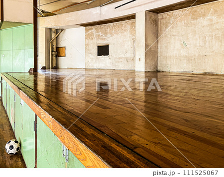 室蘭市立絵鞆小学校 体育館棟 室蘭市立絵鞆小学校 体育館棟 111525067