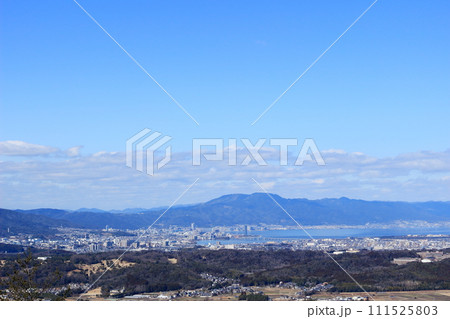 比叡山と琵琶湖と大津市街 比叡山と琵琶湖と大津市街 111525803