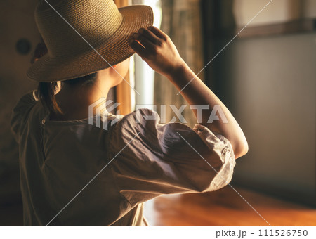 田舎での暮らし：ライフスタイルのイメージカットシリーズ 111526750