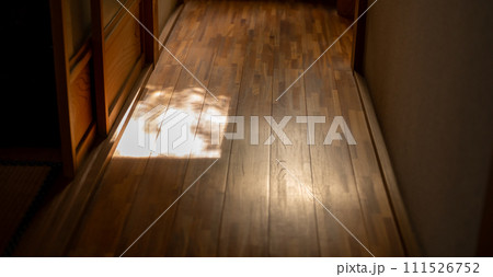 田舎での暮らし：ライフスタイルのイメージカットシリーズ 111526752