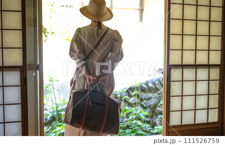 田舎での暮らし：ライフスタイルのイメージカットシリーズ 111526759