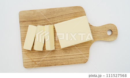 カットしたバター 111527568